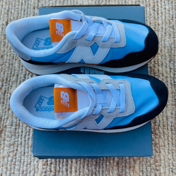 New Balance - Picture 2 of 4